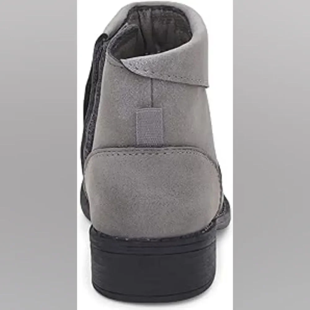 OshKosh B'Gosh Flip Fashion Boot,grey color size 5 toddler.